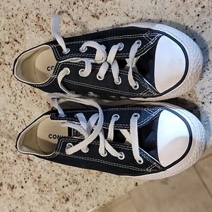 girls size 2 Converse